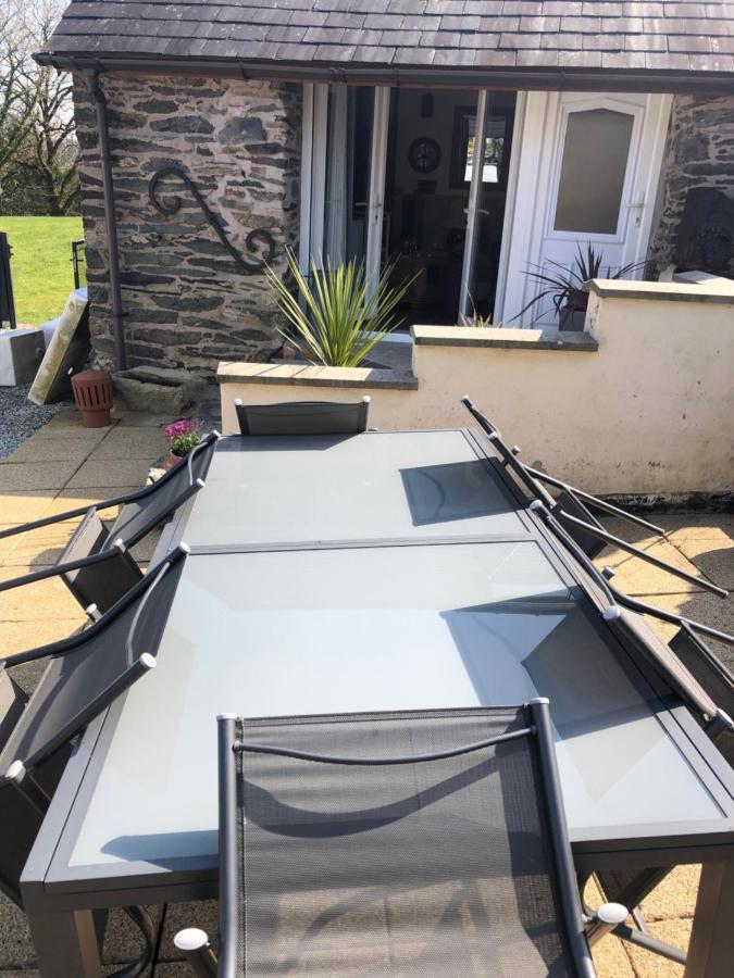 Charmante longère située au cœur du Finistère Le Trehou Exterior foto